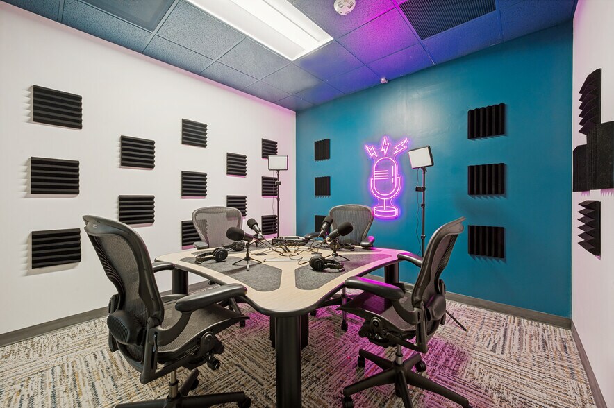 More Photos Of 750 W John Carpenter Fwy, Irving Office For Lease