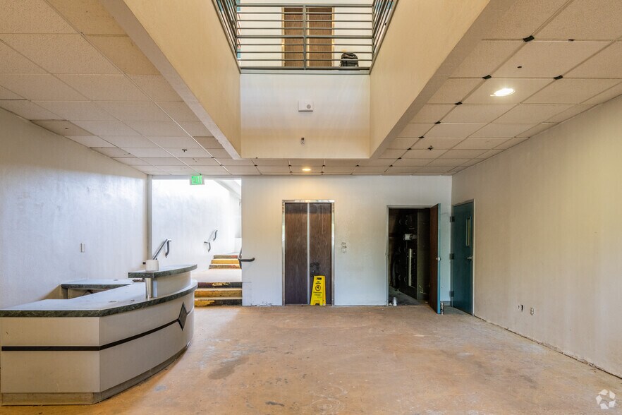 More Photos Of 4241 Williamsbourgh Dr, Sacramento Loft Creative Space For Sale