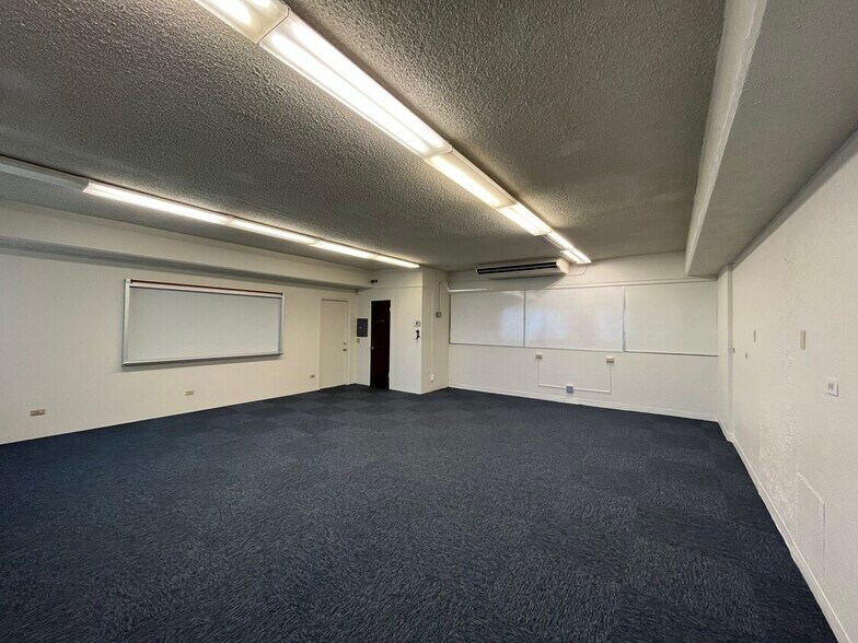 More Photos Of 931 University Ave, Honolulu General Retail For Sale