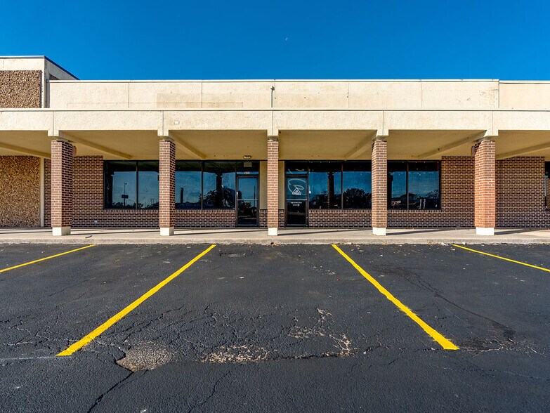 More Photos Of 801-807 N Broadway Ave, Ada Storefront For Lease