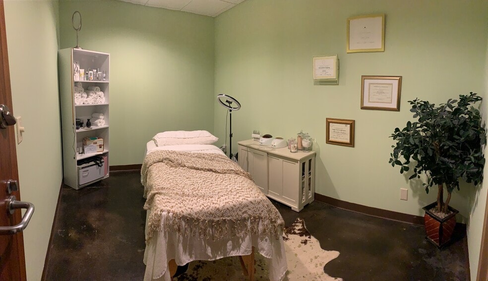 More Photos Of 4747 Pioneers Blvd, Lincoln Office For Lease