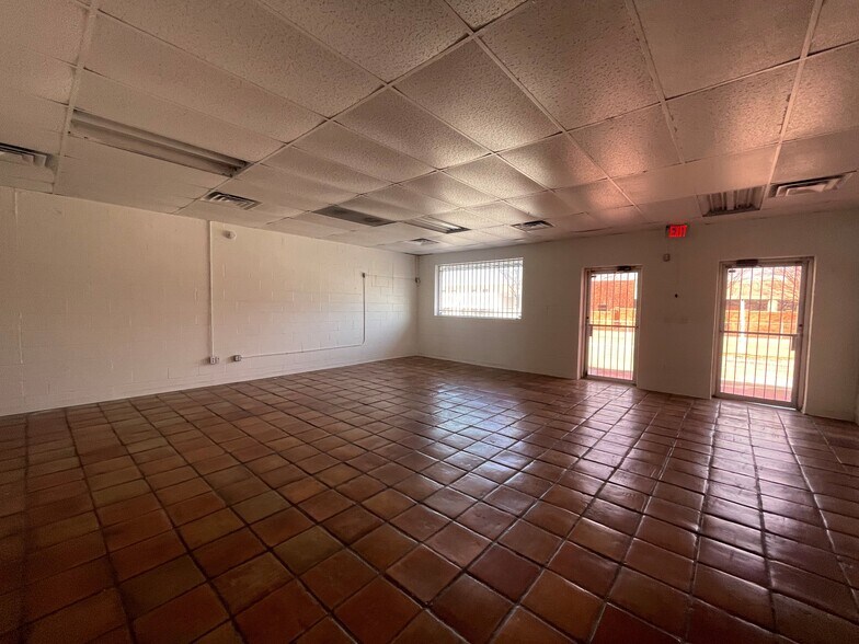 More Photos Of 2154 Burbank St, Dallas Freestanding For Lease