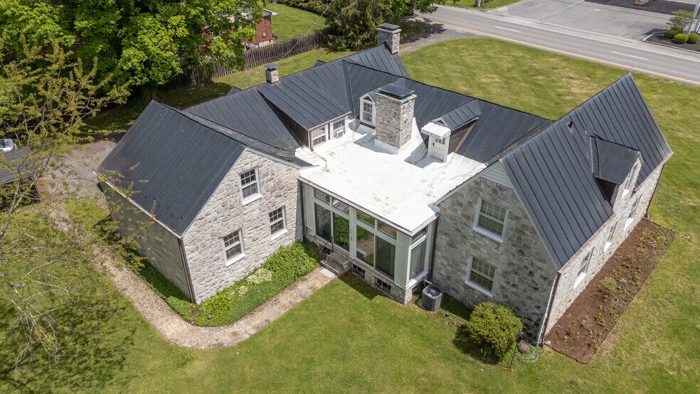 More Photos Of 8789 Seneca Trail South, Ronceverte Office For Sale