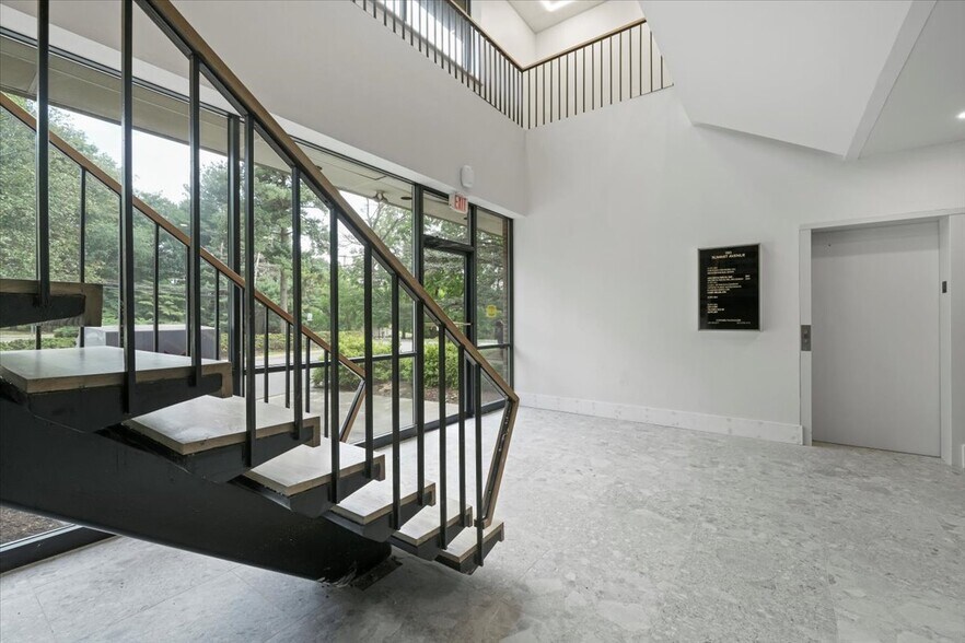 More Photos Of 180 Summit Ave, Montvale Medical For Lease