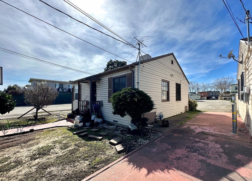 More Photos Of 9629 Holly St, Oakland Religious Facility For Sale