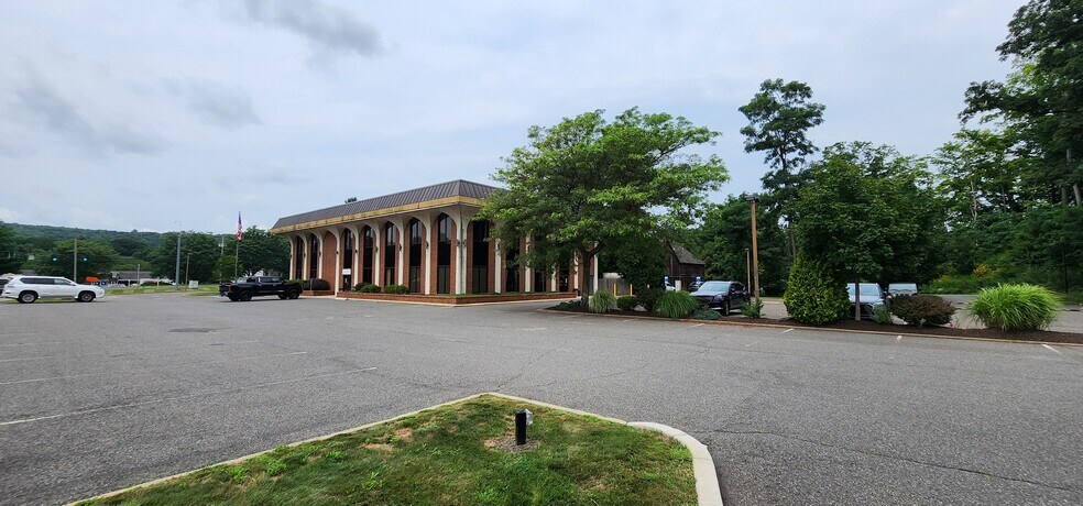 More Photos Of 1 Sherman Hill Rd, Woodbury Bank For Lease