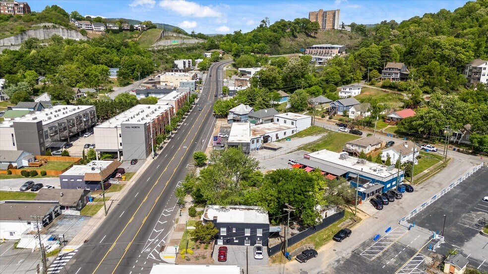 More Photos Of 525 Cherokee Blvd, Chattanooga Office For Lease