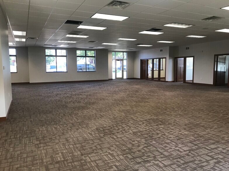 More Photos Of 5117 S Crossing Pl, Sioux Falls Office For Lease
