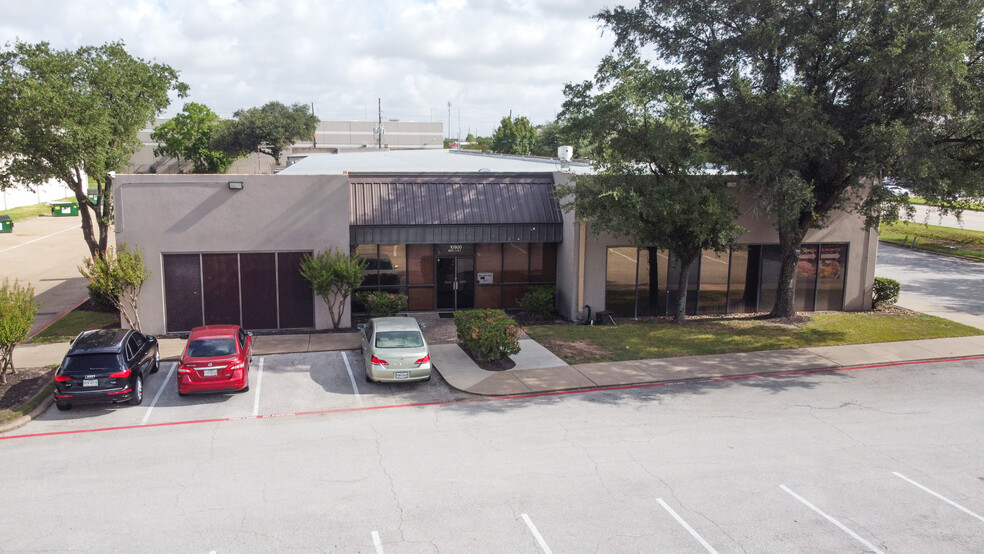 Primary Photo Of 10900 Brittmoore Park Dr, Houston Research And Development For Lease