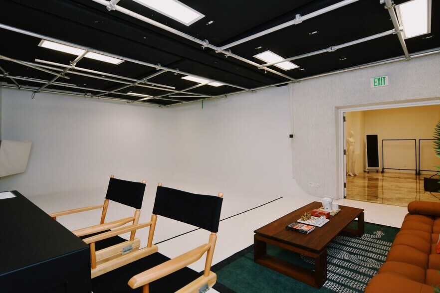 More Photos Of 1104 S Robertson Blvd, Los Angeles Office For Lease