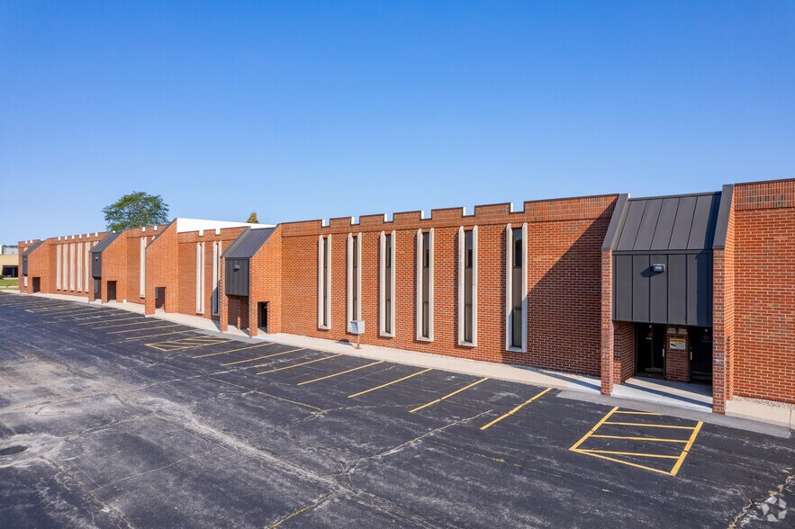 Primary Photo Of W141N9294-W141N9316 Fountain Blvd, Menomonee Falls Warehouse For Lease