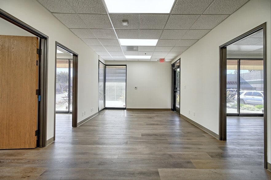 More Photos Of 4564 Telephone Rd, Ventura Warehouse For Lease