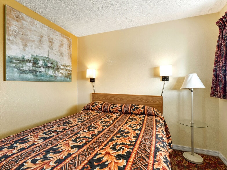 More Photos Of 1900 No Broadway Ave, Ada Hotel For Sale