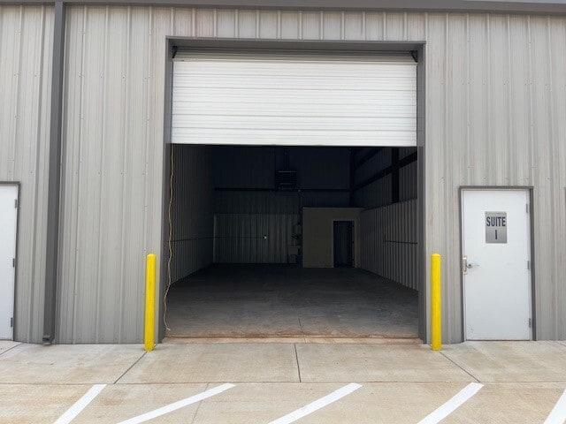 More Photos Of 217 NW 96th St, Oklahoma City Warehouse For Lease
