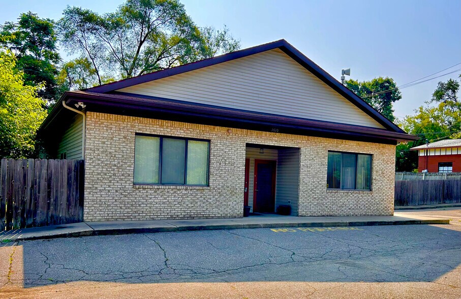 More Photos Of 3620 N Duck Lake Rd, Highland Freestanding For Sale