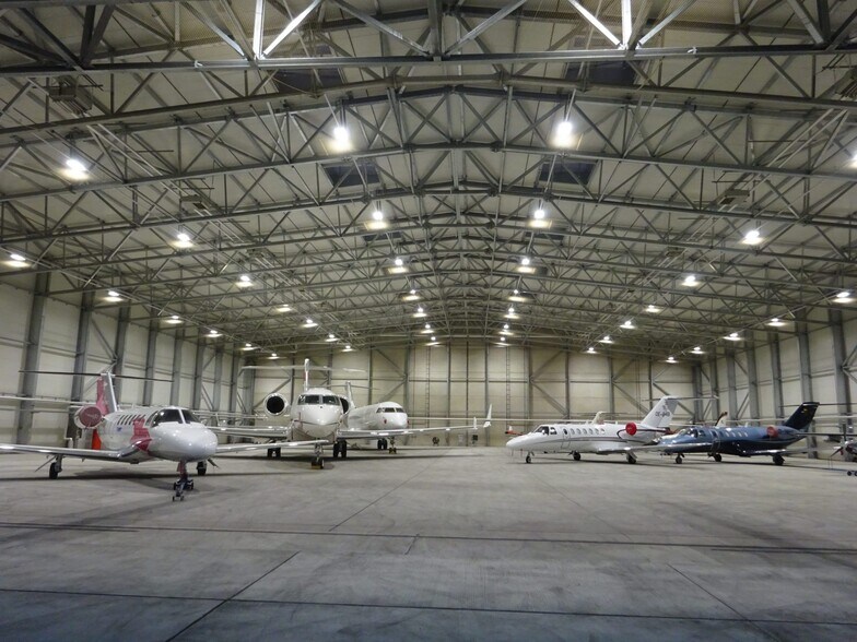 Primary Photo Of 7 S Hangar Rd, Peachtree City Airplane Hangar For Sale