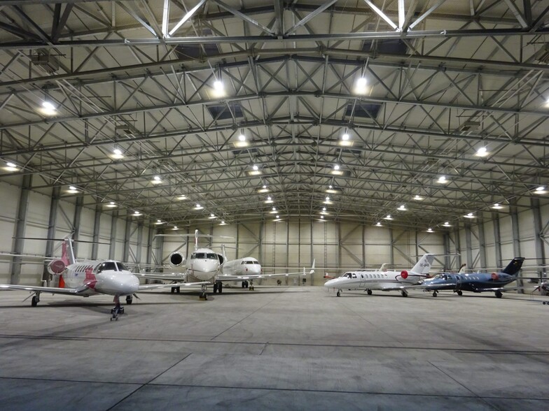 Primary Photo Of 7 S Hangar Rd, Peachtree City Airplane Hangar For Sale