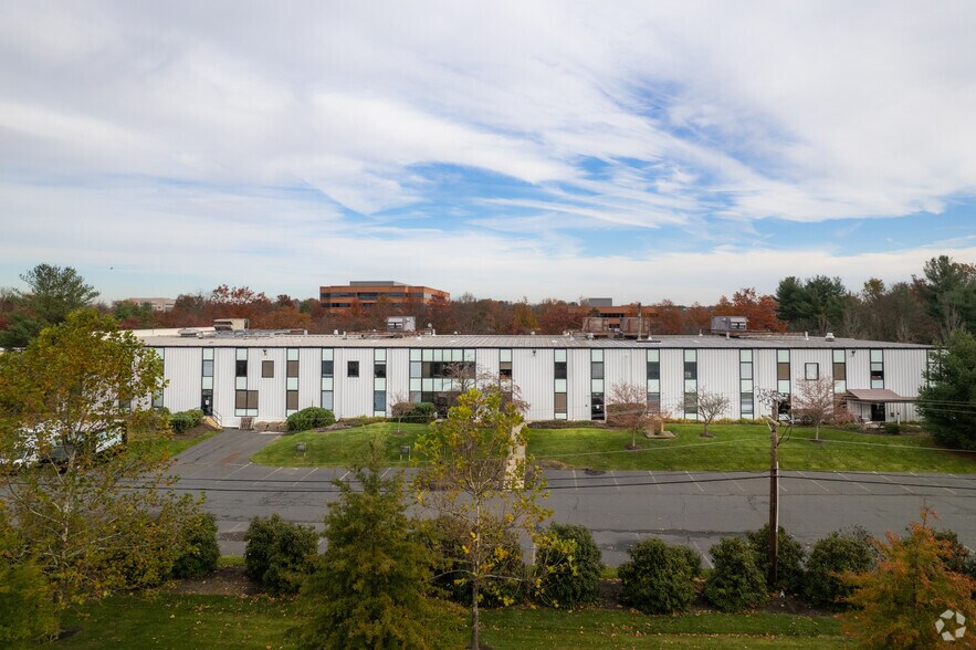 More Photos Of 13 Roszel Rd, Princeton Office For Lease