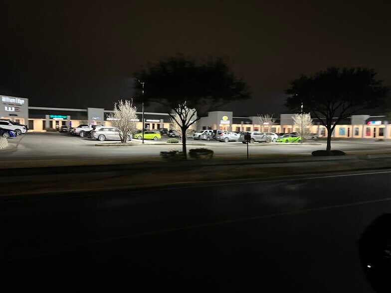 More Photos Of 1528 E Common St, New Braunfels General Retail For Sale