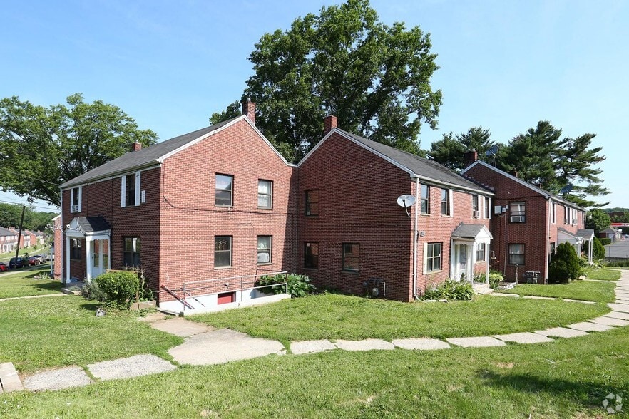 More Photos Of 35 Woodland Dr, Hartford Apartments For Sale