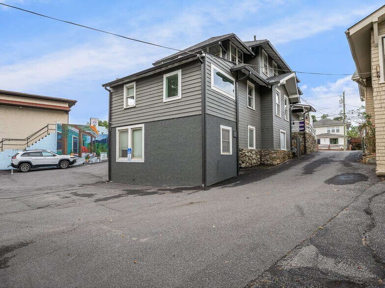 More Photos Of 339 Merrimon Ave, Asheville Office For Sale