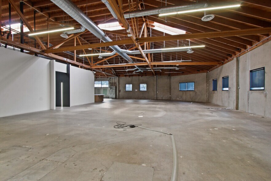 More Photos Of 3650 S Holdrege Ave, Los Angeles Light Manufacturing For Lease