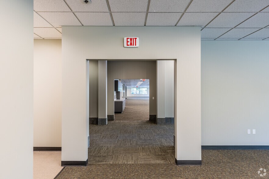 More Photos Of 3030 NE Aloclek Dr, Hillsboro Office For Sale