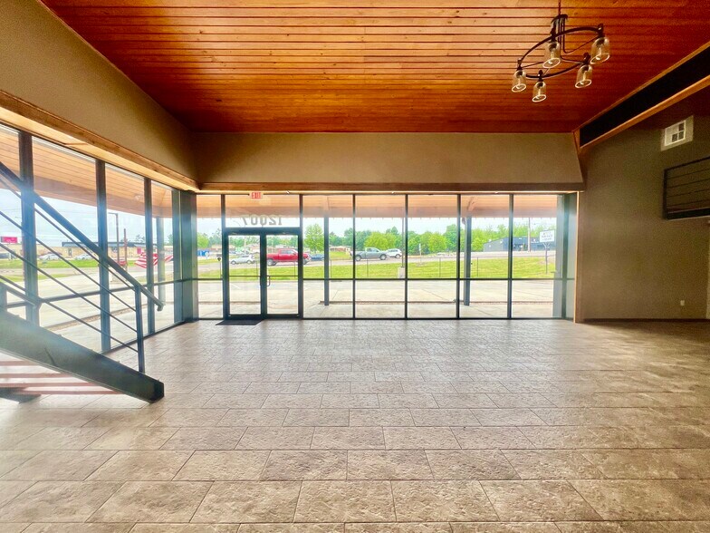 More Photos Of 12007 NE 23rd St, Choctaw Warehouse For Sale