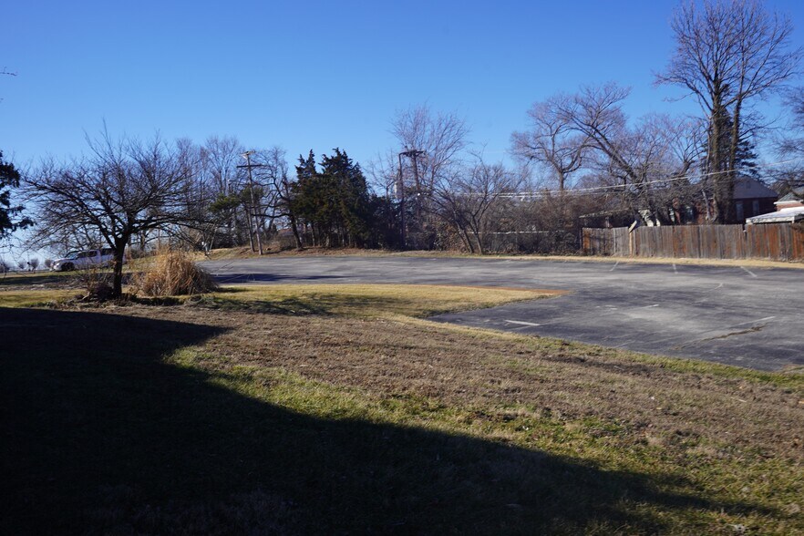 More Photos Of 206 Emerling Dr, Saint Louis Religious Facility For Sale