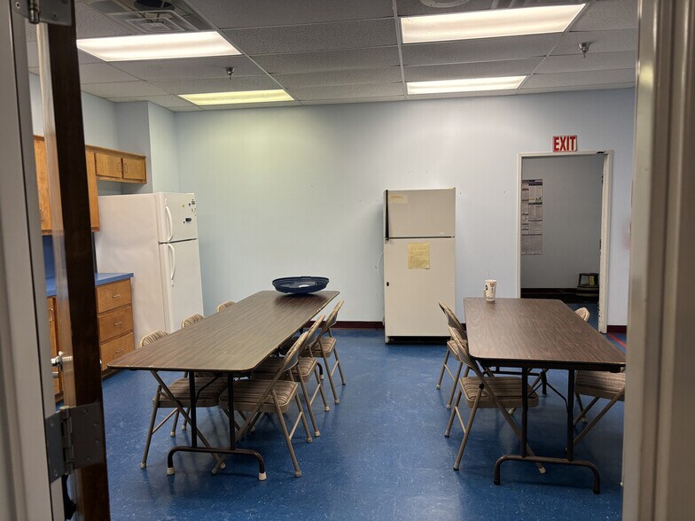 More Photos Of 1600 South Hwy 96, Bastrop Manufacturing For Sale