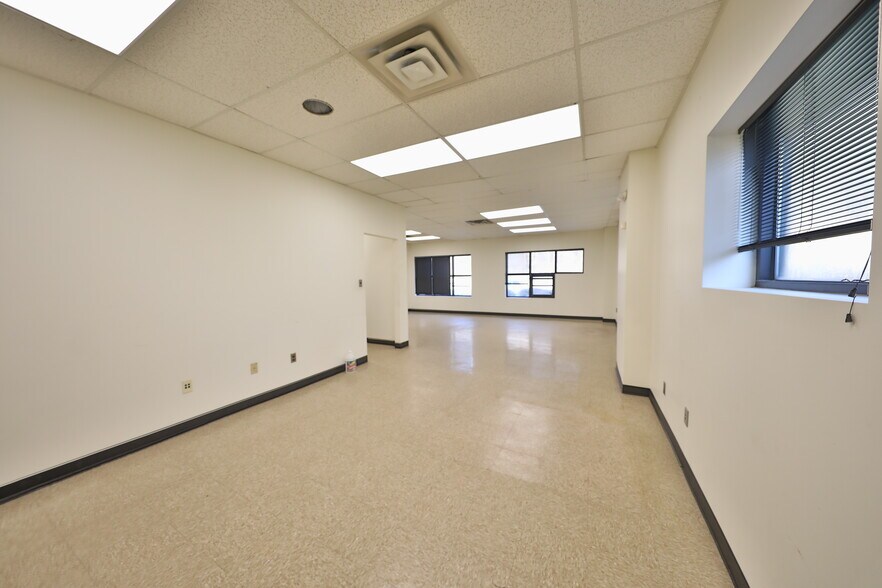 More Photos Of 12 Orben Dr, Landing Showroom For Lease