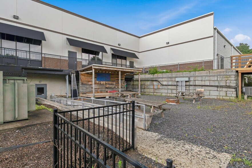 More Photos Of 1880 N Eastman Rd, Kingsport Unknown For Lease