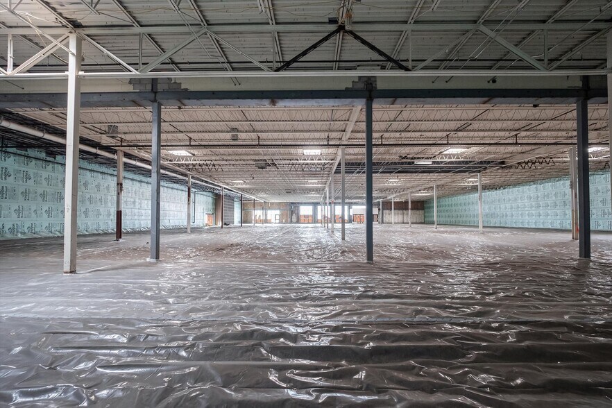 More Photos Of 32070 Gratiot Ave, Roseville Freestanding For Lease