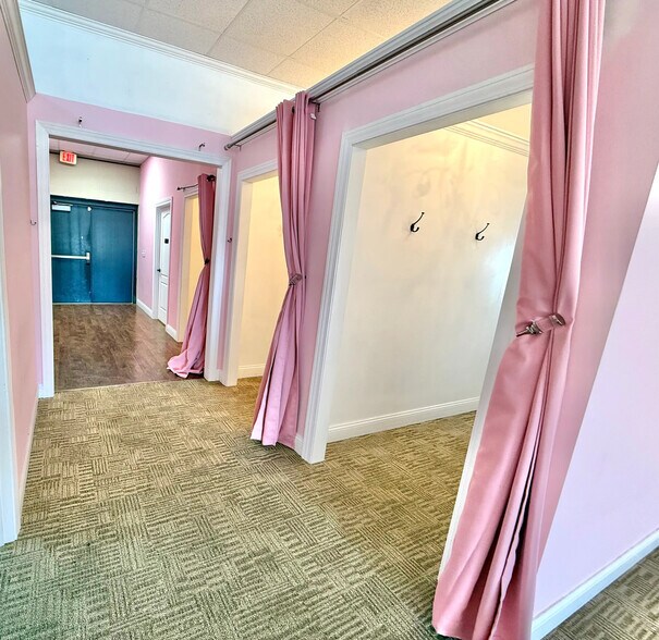 More Photos Of 203 Prospect Rd, Bloomington General Retail For Lease