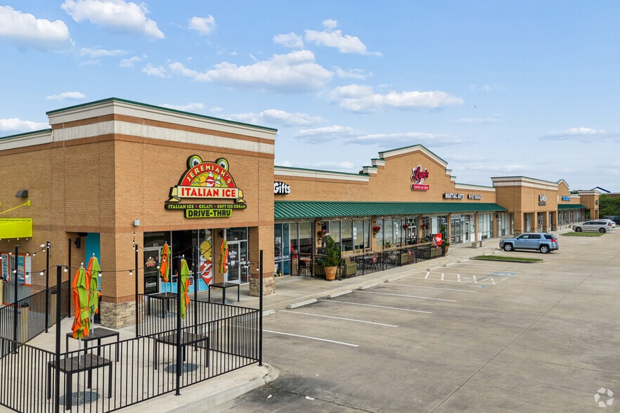 More Photos Of 2122 Rufe Snow Dr, Keller Storefront For Sale
