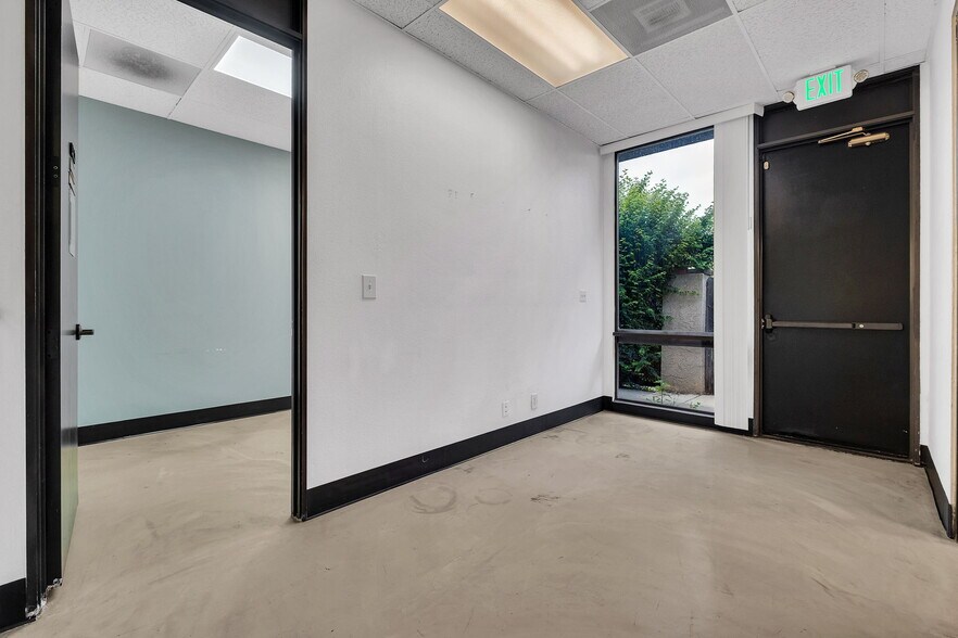 More Photos Of 550 N Golden Circle Dr, Santa Ana Office For Lease