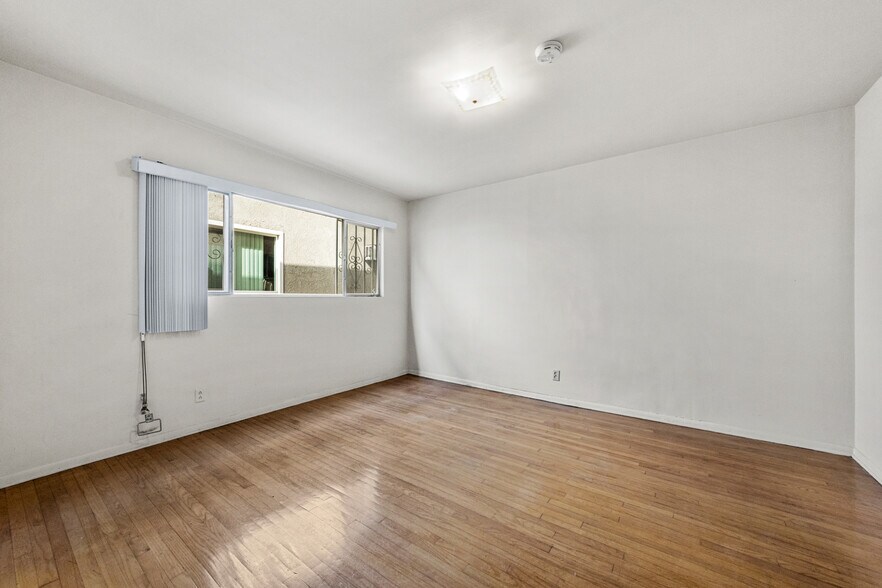 More Photos Of 1043 S Holt Ave, Los Angeles Apartments For Sale