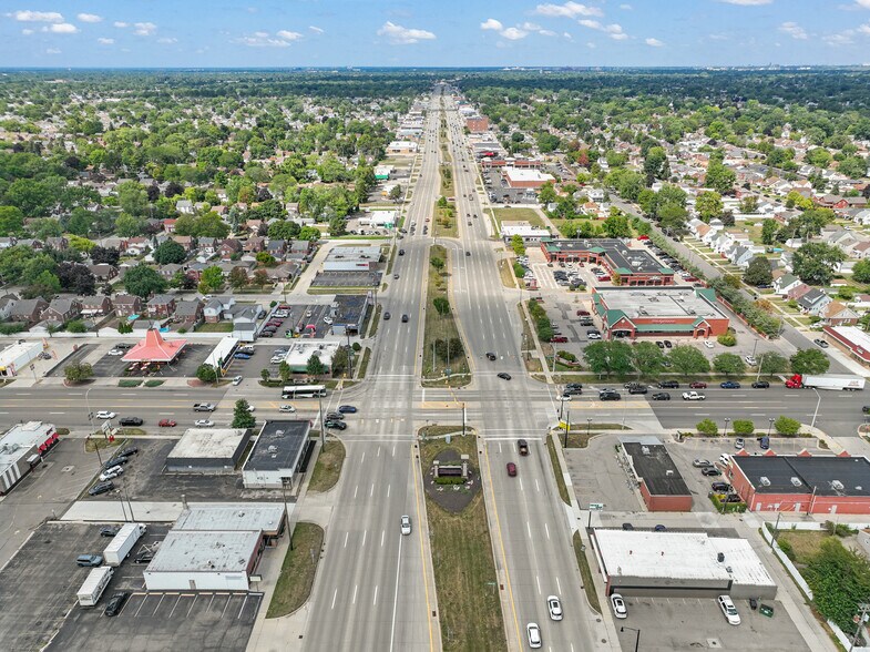 More Photos Of 15010 Fort St, Southgate Freestanding For Lease