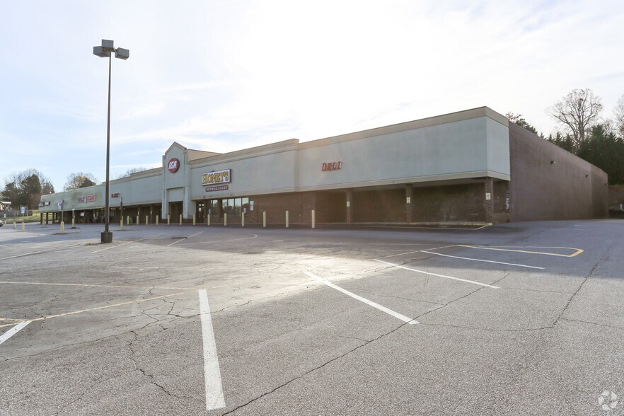 Primary Photo Of 411-425 W A St, Newton Freestanding For Lease