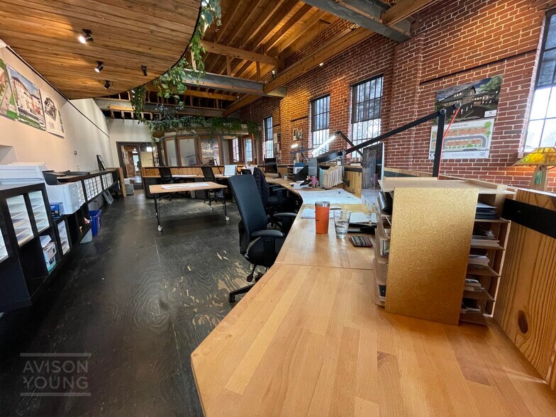 More Photos Of 1040 W Washington St, Greenville Office For Lease