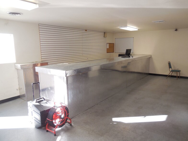 More Photos Of 3009 Contract Ave, Las Vegas Auto Repair For Sale