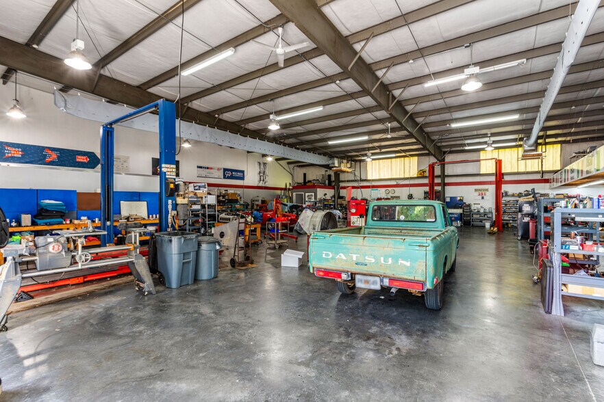 More Photos Of 205 Bourne Blvd, Savannah Warehouse For Sale