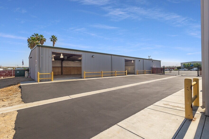 More Photos Of 138 Coremark Ct, Bakersfield Service For Lease