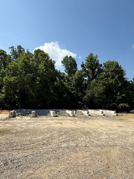 More Photos Of 2217 Chestnut Street Ext, High Point Industrial For Lease