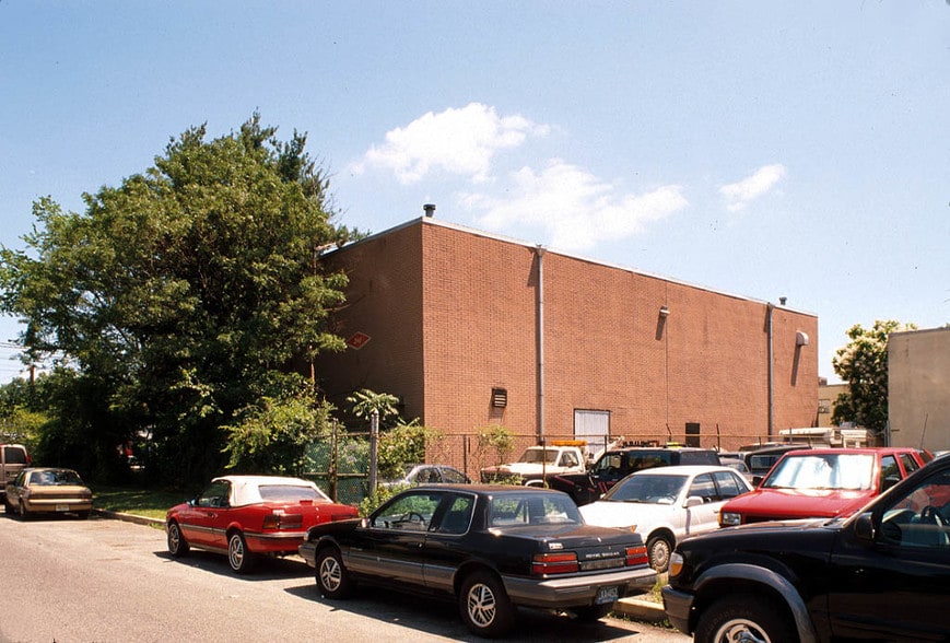 More Photos Of 329 Harold Ave, Englewood Warehouse For Lease