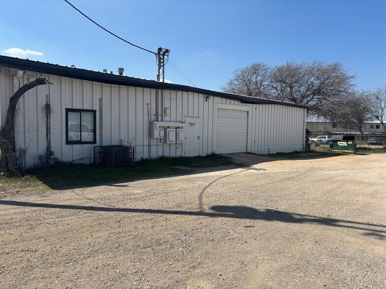 More Photos Of 10855 N I-35 Fwy, San Antonio Service For Lease