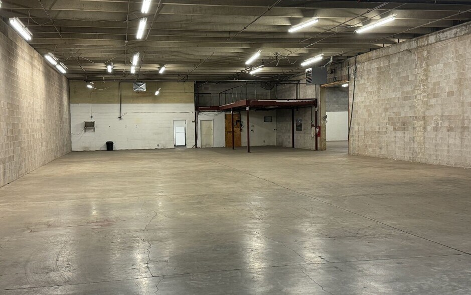 More Photos Of 2211 Commercial St NE, Albuquerque Warehouse For Sale
