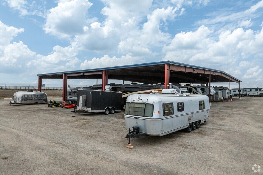 More Photos Of 10777 Highway 183 S, Austin Warehouse For Lease