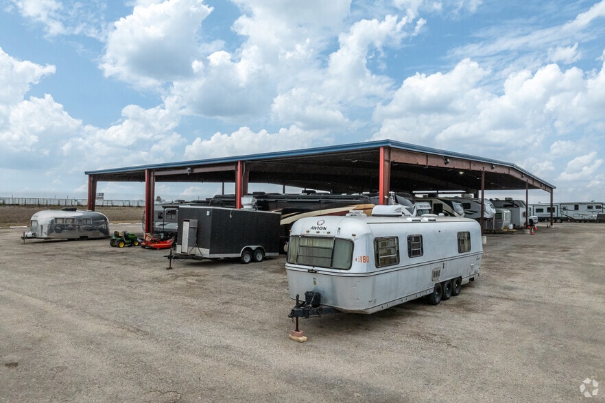 More Photos Of 10777 Highway 183 S, Austin Warehouse For Sale