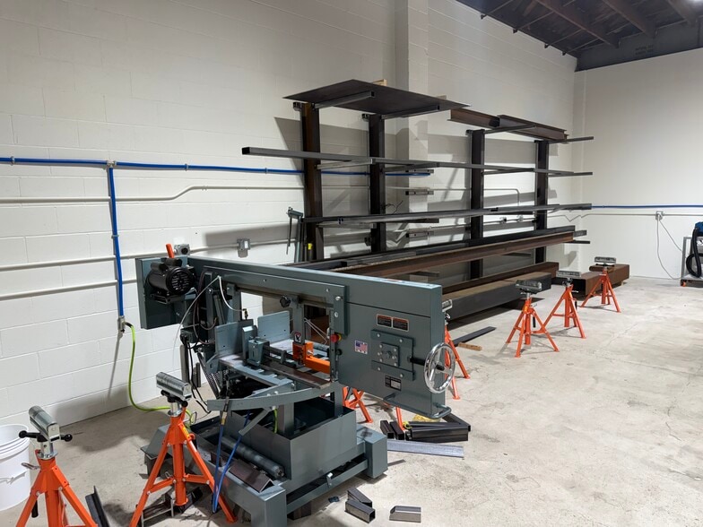 More Photos Of 1726 N Ventura Ave, Ventura Manufacturing For Lease
